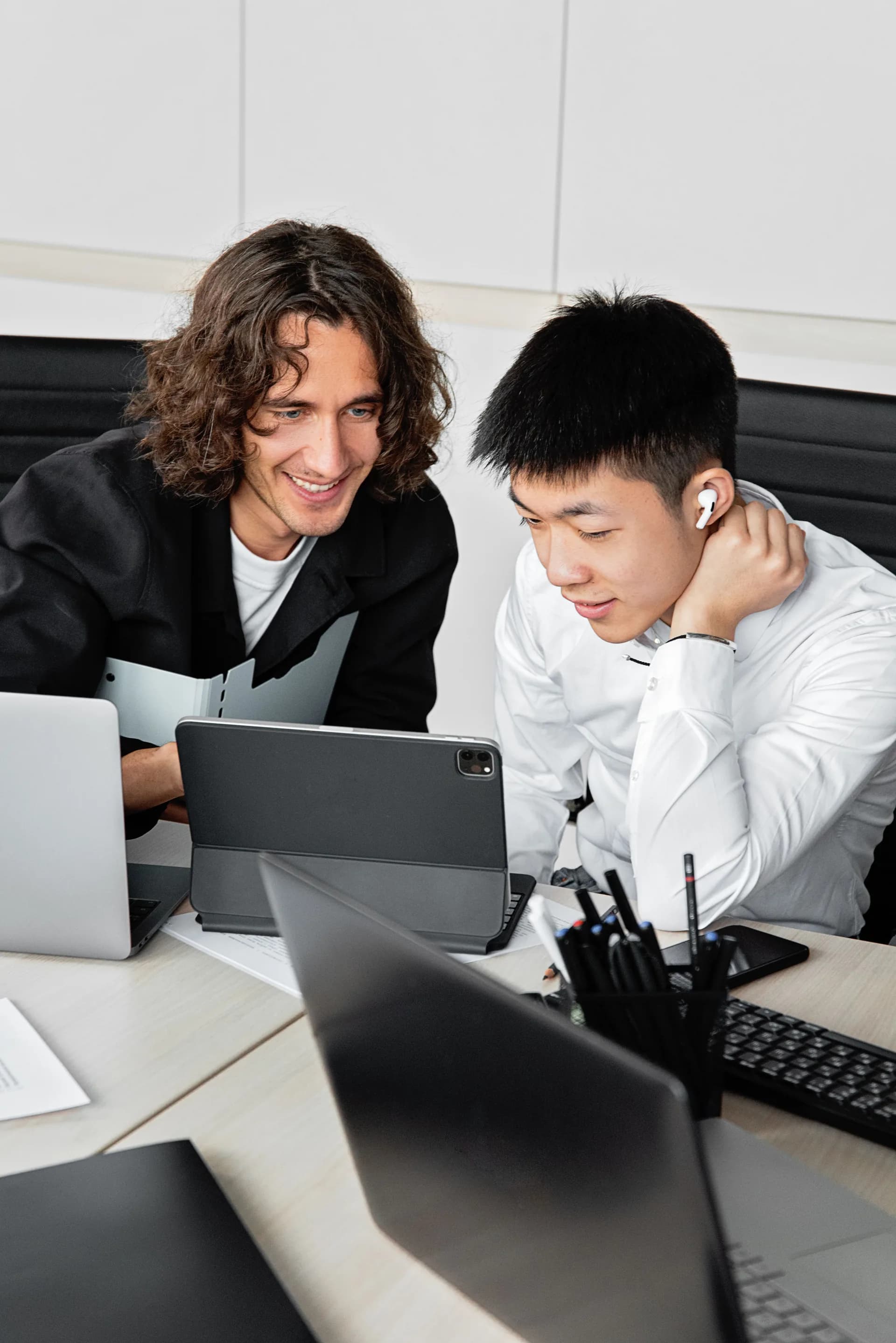 Local Design Partner vs Remote Design Platforms: Which Is Better for Toronto Businesses?